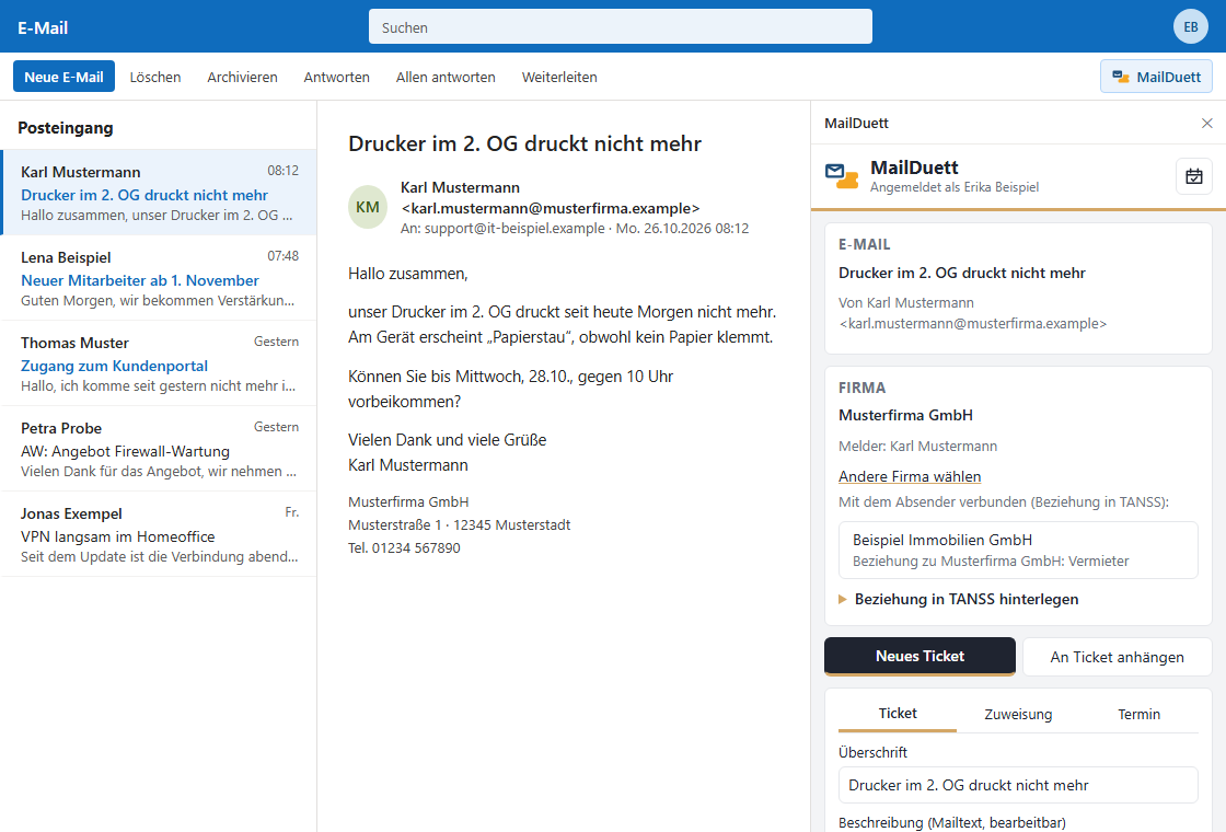 Posteingang mit der Mail „Drucker im 2. OG druckt nicht mehr“ von Karl Mustermann. Rechts die Seitenleiste von MailDuett: Firma Musterfirma GmbH erkannt, Melder Karl Mustermann, Überschrift und Mailtext für das neue Ticket übernommen.